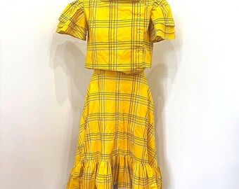 Gelb kariertes Kurzarmkleid im Stil der 1950er Jahre mit Rüschensaum