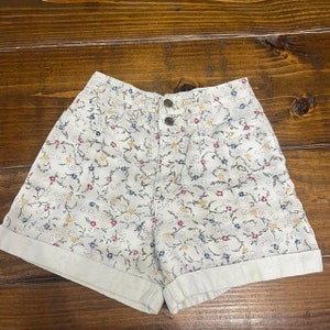 White And Cream Floral Shorts size 5  womens