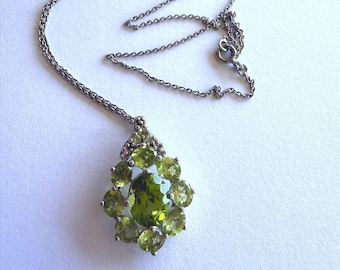 Collier vintage à pendentif péridot avec chaîne en argent, cachet de l'Inde