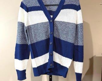 Pull cardigan boutonné à rayures bleu et blanc