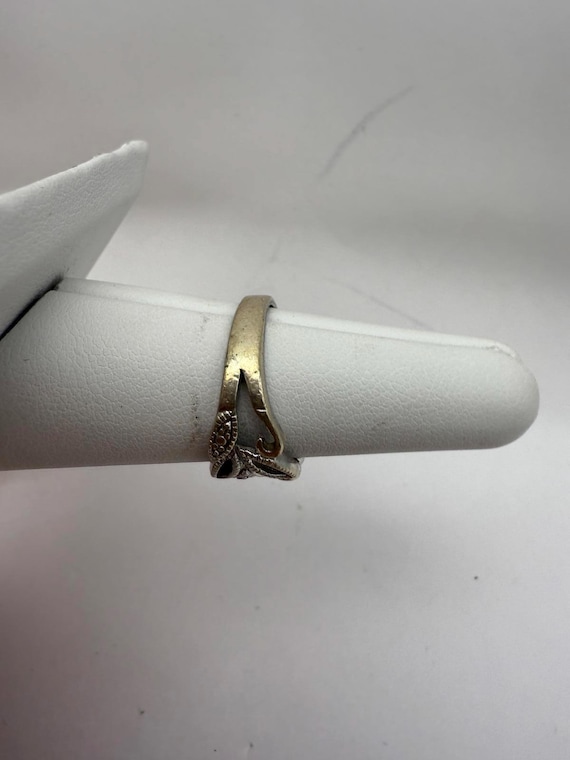 Vintage Style Leaf Pattern Silver Ring Size 5.5 - image 6