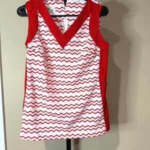 70s Flutterbye Sleeveless Red and White Chevron Patterned Women's Top