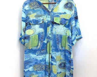 Camisa vintage de botões com estampa abstrata azul e verde