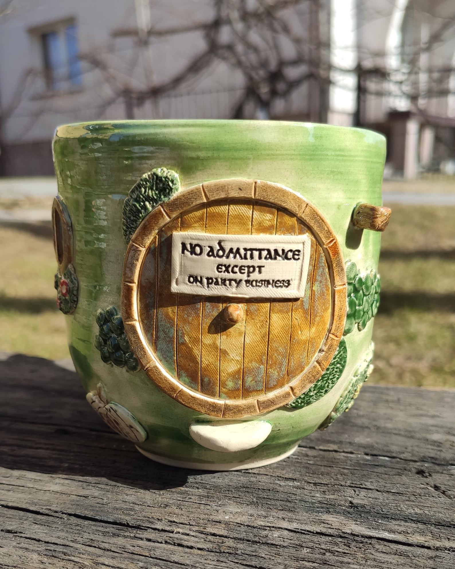 Hobbit Door Mug – “No Admittance Except on Party Business” – 400ml
