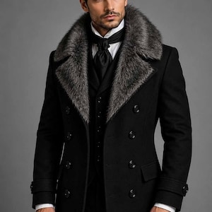 Puede incluir: Un abrigo negro de doble botonadura con un cuello ancho de piel sintética gris, mangas largas con puños abotonados y un corte estructurado. Debajo, una camisa blanca de cuello se combina con una corbata negra y un chaleco negro. Logo ASWN BROTHERS.