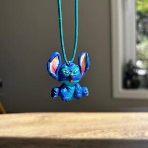 Handgemachte Stitch Anhänger | Lilo & Stitch Anhänger Halskette | Disney Fan Geschenk | Polymer Clay Schmuck