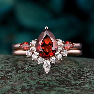 Unique Pear Shape Natural Garnet Engagement Ring Set, Rose Gold Wedding Ring, Red Stone Bridal Set, Promise Anniversary Ring Gift for Women