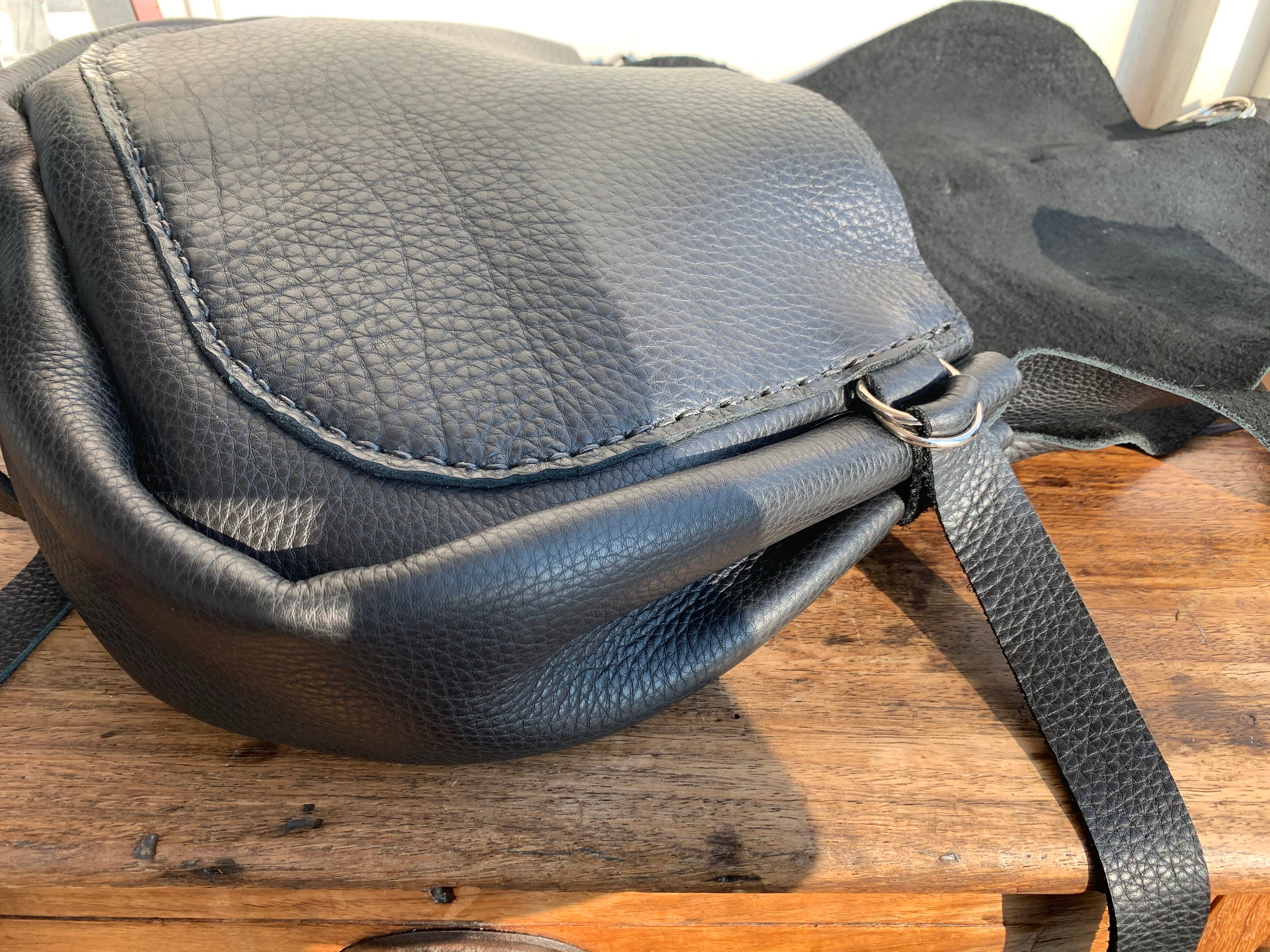 Black leather purse, Alligator bag, Designer handbags, Black leather ...