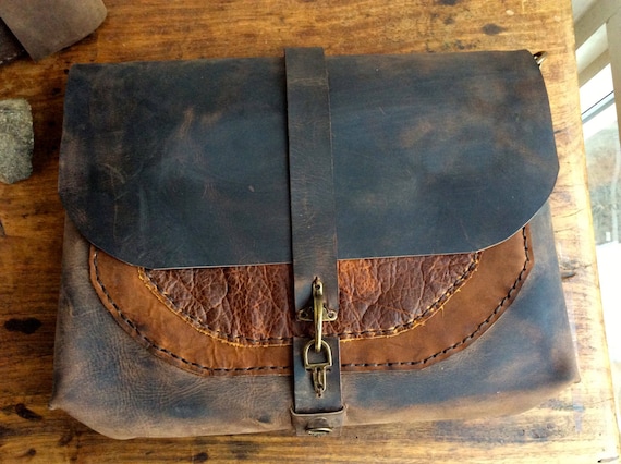 Oval Pocket Messenger / Handmade Leather Messenger / Made in NYC / Sewn by Hand / Custom Leather Laptop Bag