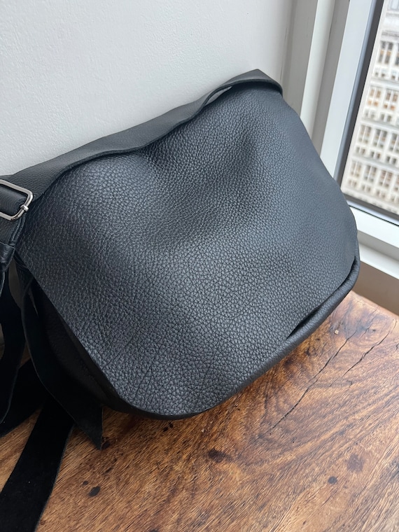 Black Crossbody Bag / Expandable Leather Bag / Large Soft Black Satchel / Black Leather Bag / Made by hand