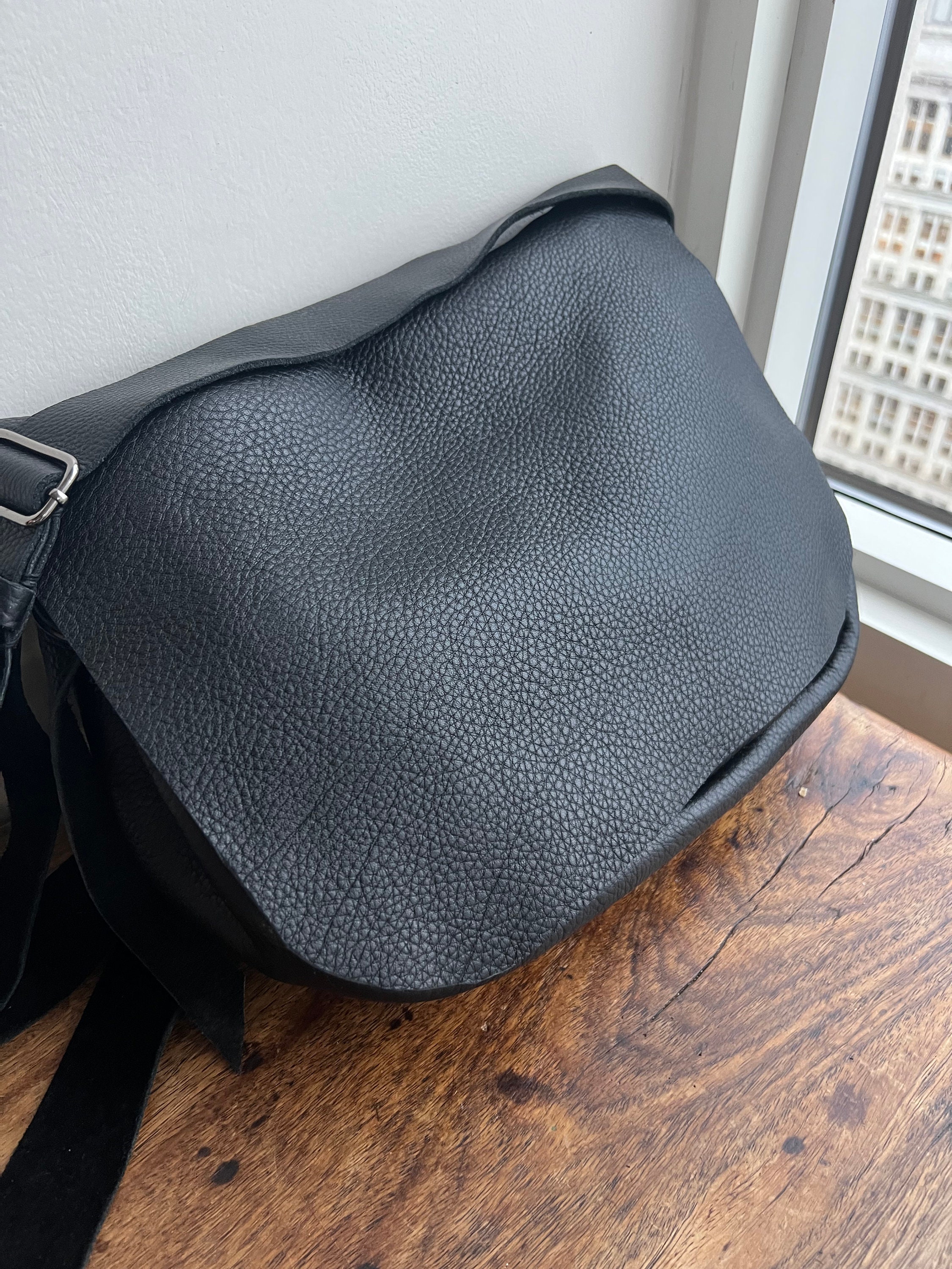 LOUIS VUITTON Damen Expandable Messenger