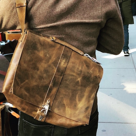 Firemen's Messenger / Leather Messenger Laptop Bag / Firemen's Hook Closure / Handmade Leather Laptop Bag / Made by Hand