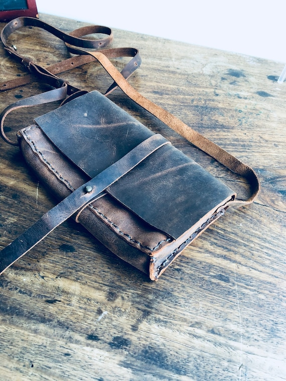 iPhone 15 case bag / Crossbody phone bag / Leather Phone Case / Handmade leather crossbody iPhone bag
