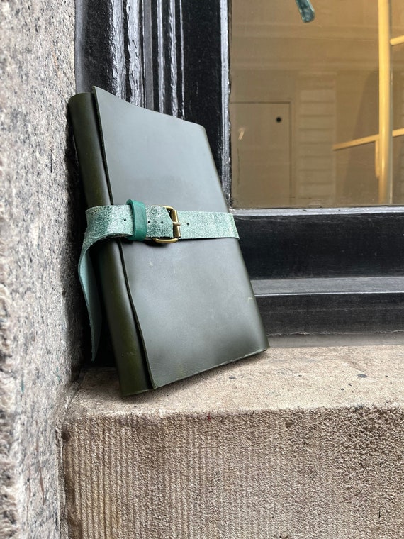 Hunter Journal / Handmade Leather Notebook with Buckle / Refillable Leather Journal / Hunter Green Journal