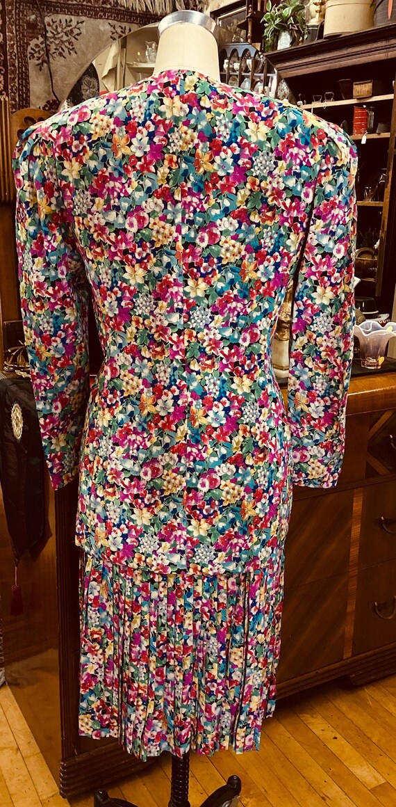 Albert Nipon brings you this silk suit with a sum… - image 5