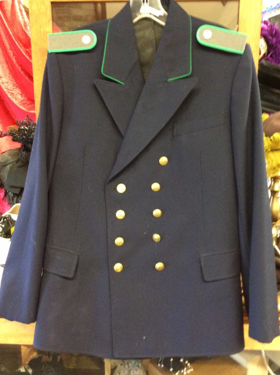 The Mystery of the Unknown Military Coat---solve i