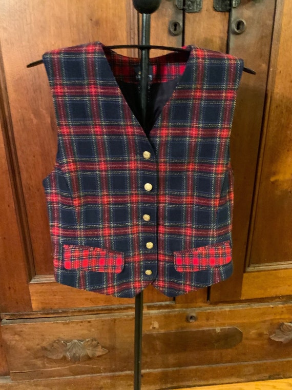 Two plaids meet in this Lizsport petite wool vest 