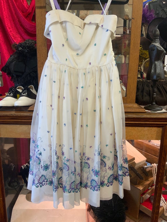 1950s Jr. Theme NY frock is a garden of delights