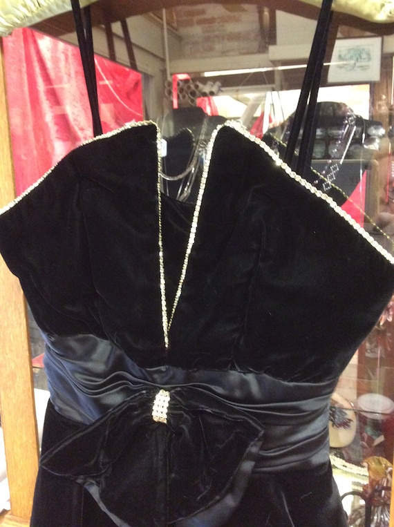 Black Velvet cocktail dress with just the right a… - image 2