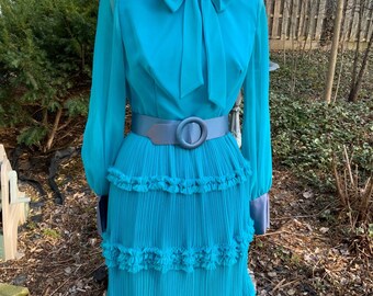1970s dress is a turquoise confection fit for Betty White