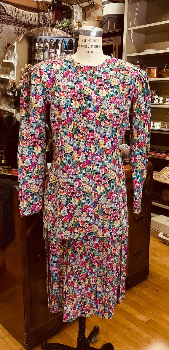 Albert Nipon brings you this silk suit with a sum… - image 2