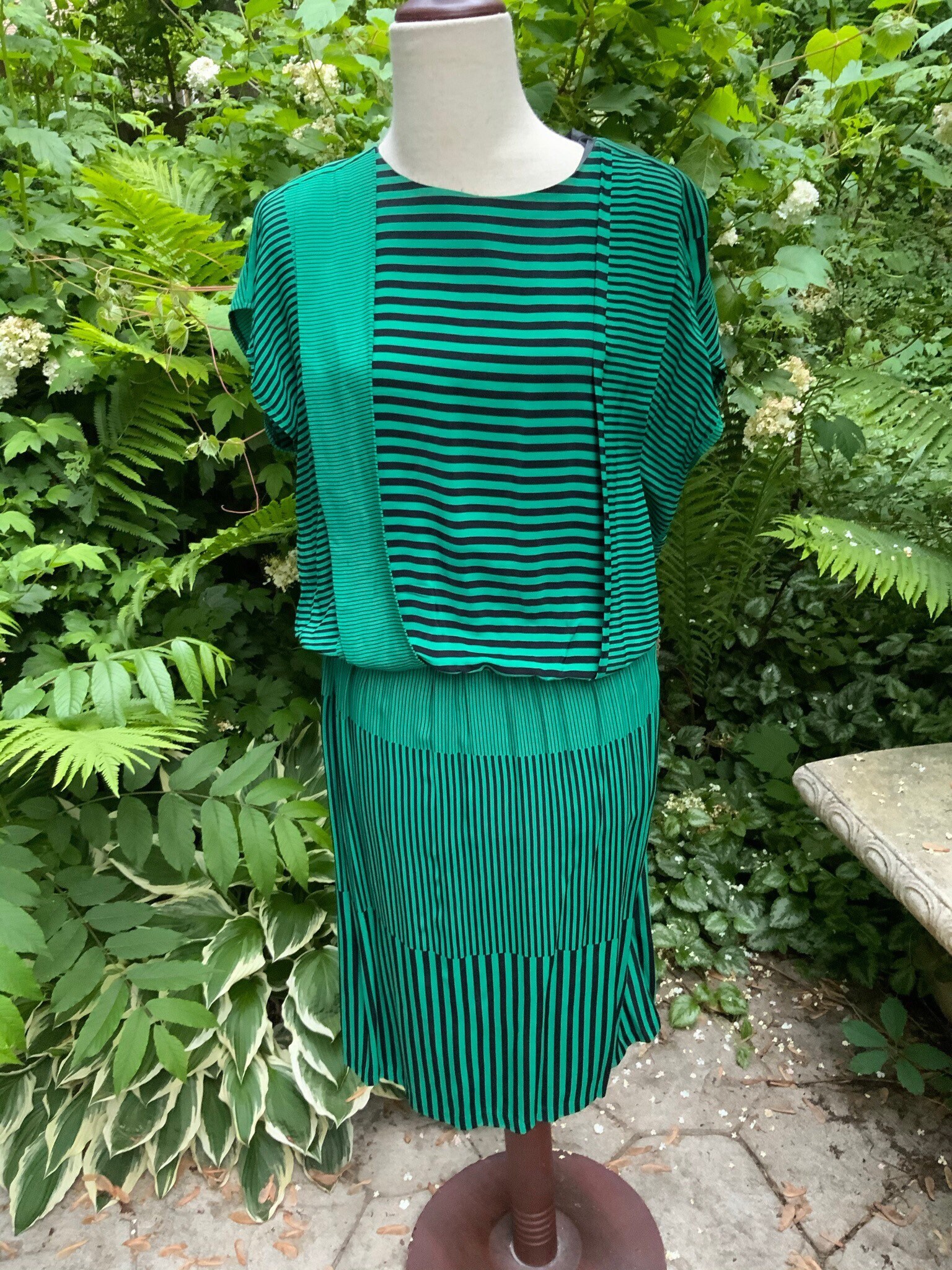 Blousonkleid in grünen Streifen von Secrets