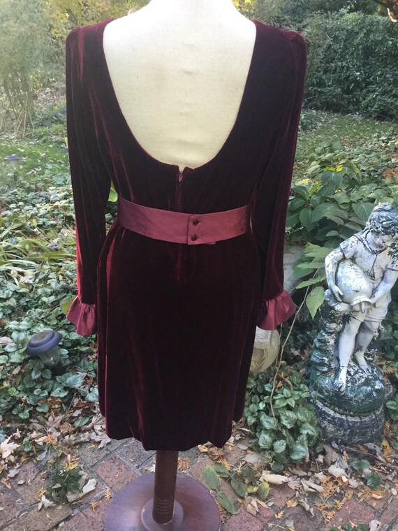 Velvet dress in garnet red--get the scoop on look… - image 2