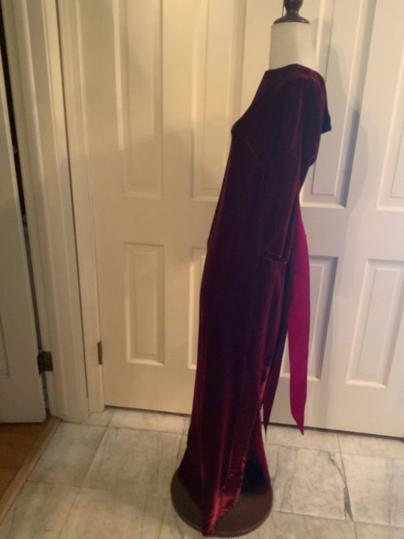 Sheath dress in deep cranberry velvet - image 3
