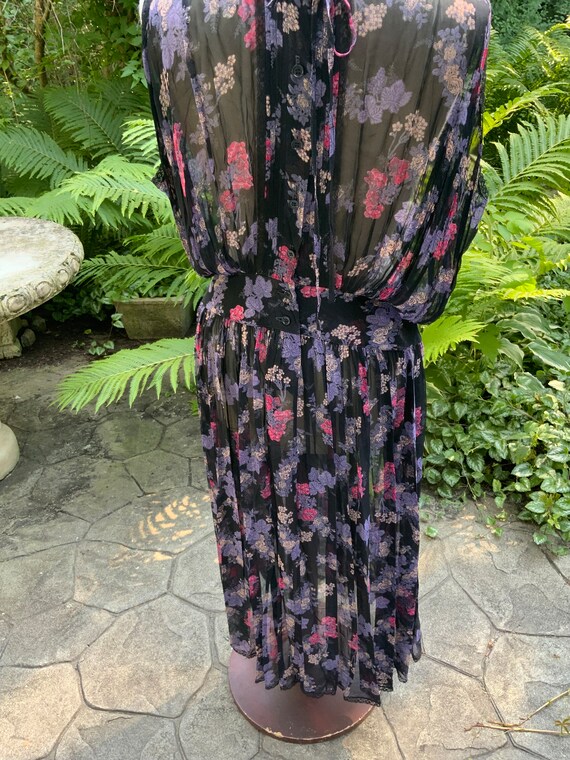 Float through summer in Albert Nipon Sheer floral… - image 4