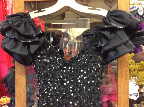 Black sequins and ruffles with a Spanish flair - image 3