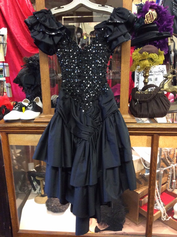 Black sequins and ruffles with a Spanish flair - image 1