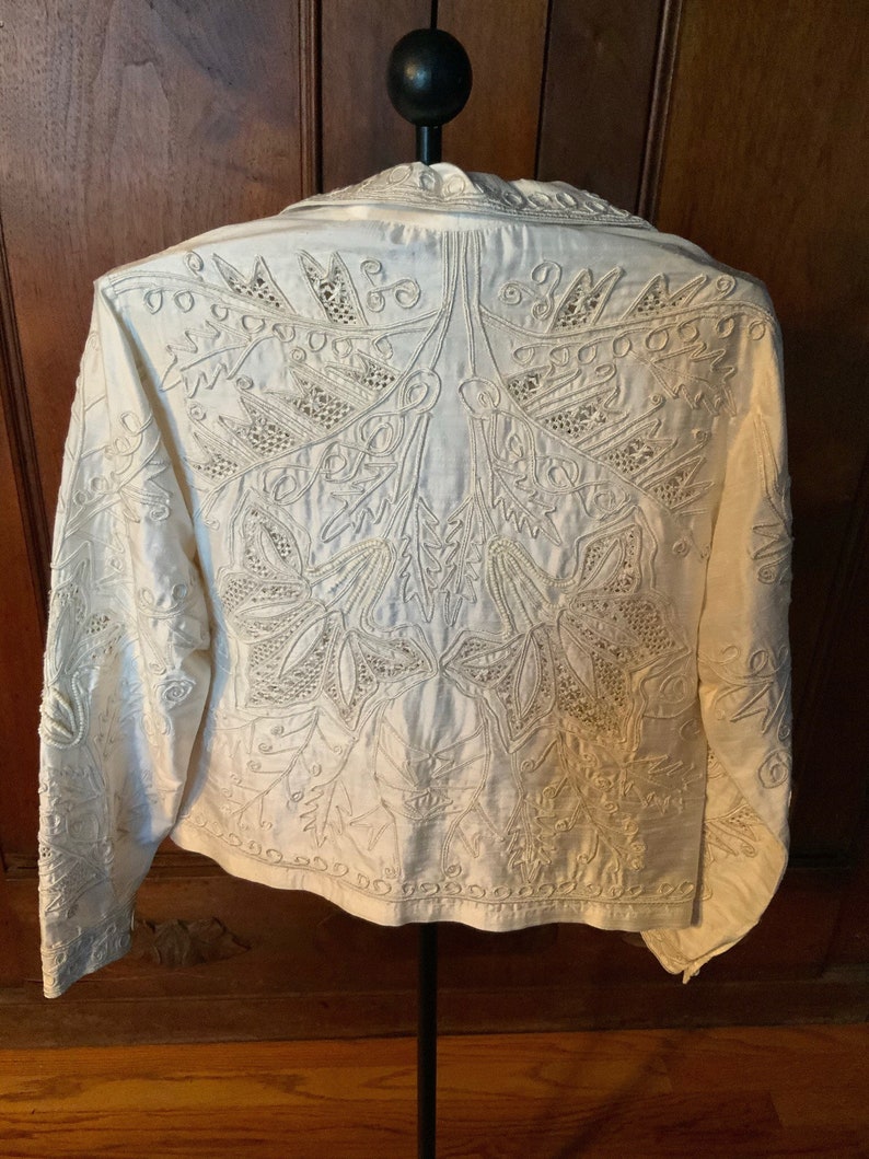 Understatedly elegant ecru silk blouse with beads and embroidery. image 3