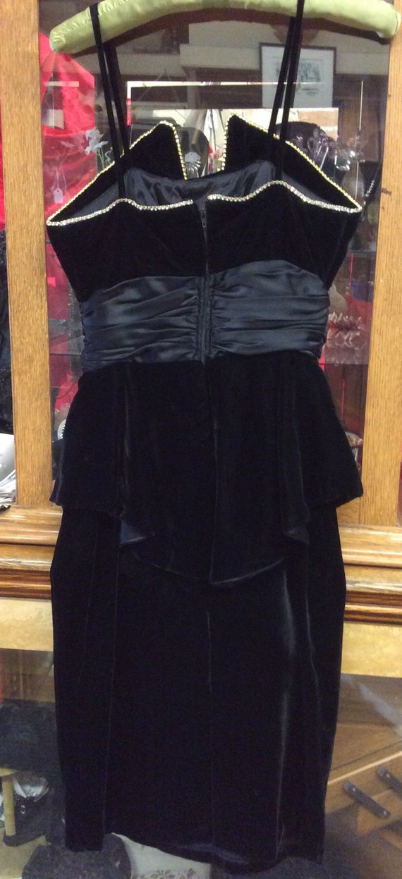 Black Velvet cocktail dress with just the right a… - image 3