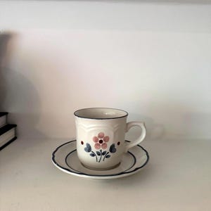 Taza y platillo vintage de cerámica Hearthside Brambleberry