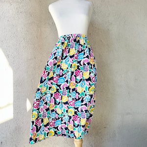 Vintage 1980s Pleated Midi Skirt – A-Line Floral Accordion Pleat, High-Waist Elastic Waist Retro Cottagecore Skirt L
