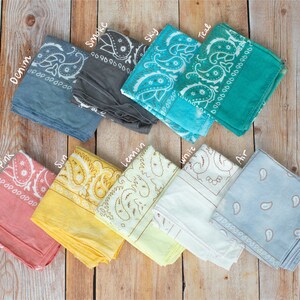 Gesticktes Bandana, sonnengebleichter Bandana-Schal, sonnenverwaschener Kopf, Kindernamens-Bandana, Baumwollschal, Bandana im Vintage-Stil Bild 6