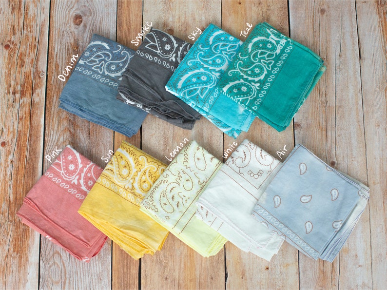 Gesticktes Bandana, sonnengebleichter Bandana-Schal, sonnenverwaschener Kopf, Kindernamens-Bandana, Baumwollschal, Bandana im Vintage-Stil Bild 6