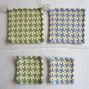 Conjunto de 2 pegadores de panela em algodão trançado, com estampa floral de primavera, ideais para a cozinha e como presente para o Dia das Mães.