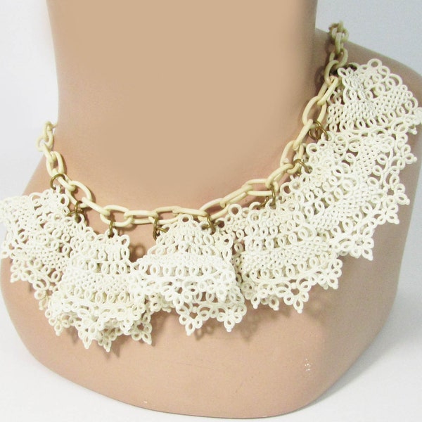 Collier celluloïd vintage - collier dentelle celluloïd - collier dentelle celluloïd Lumarith - tour de cou en celluloïd blanc cassé - 15 po. de long