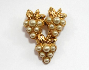 Coro Grape Brooch - Grape Brooch - Vintage Coro Brooch - Cluster Brooch Pin - Faux Pearls Pin