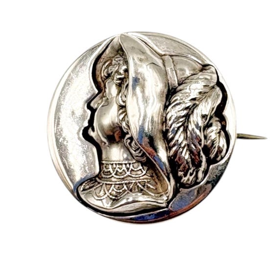 Arthur Johnson Smith Sterling Silver Repoussé Brooch (Chester, 1909)