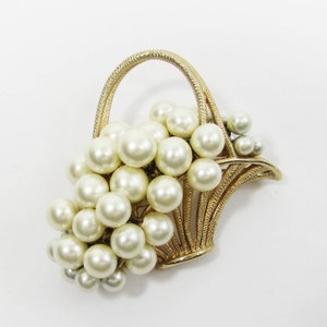Vintage Faux Pearl Pin Pearls in Basket Brooch Basket of Pearls Pin image 2