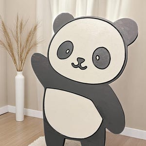Adorable decoración de pared de panda, arte de madera para guardería, colgante de pared artesanal para habitación infantil, decoración de animales de dibujos animados, letrero de panda de 38 x 50 cm