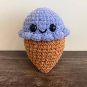 Kleines Eistüte Plüschtier - Handgemachtes Häkelplüschtier - Kuscheltier - Geschenke für Jeden - Personalisierbar