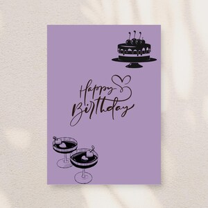 Cartão de Feliz Aniversário Roxo Simples para Imprimir, Bolo e Coquetéis