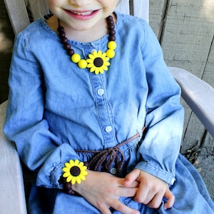 Sunflower Necklace, Toddler Jewelry, Fall Necklace, Little Girls Jewelry, Party Favor, Birthday Party Favor, Felt Jewelry, Toddler Necklace