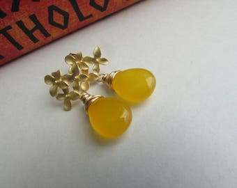 Yellow Gold Earrings, Gemstone Earrings, Smooth Gemstone Earrings, Gold Flower Earrings, Yellow Earrings, Yellow Dangle Earrings, Gemstone