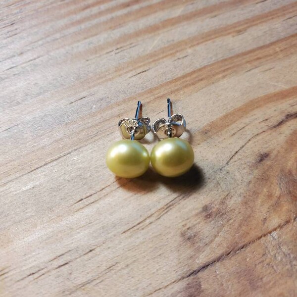 Light Green Pearl Earrings, Green Pearl Earrings, Stud Pearl Earrings, Freshwater Pearl Earrings, Green Earrings, Bridal Gift, Wedding Pearl