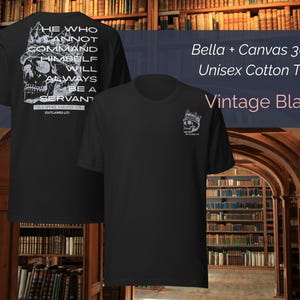 K&ouml;nnte beinhalten: Zwei schwarze Unisex-Baumwoll-T-Shirts mit einem Totenkopf-Motiv. Eines der T-Shirts zeigt die Grafik auf der R&uuml;ckseite mit dem Text: &bdquo;HE WHO CANNOT COMMAND HIMSELF WILL ALWAYS BE A SERVANT&ldquo;. Das andere T-Shirt zeigt die Grafik auf der Vorderseite. Der Text &bdquo;Bella + Canvas 3001 Unisex Cotton Tee Vintage Black&ldquo; ist ebenfalls sichtbar.