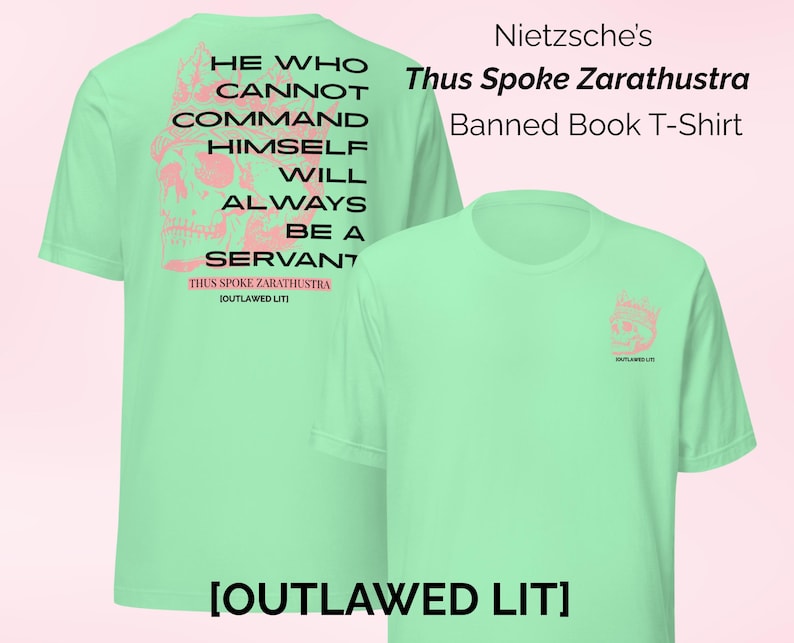 K&ouml;nnte beinhalten: Zwei hellgr&uuml;ne T-Shirts. Eines zeigt eine rosa Sch&auml;delgrafik und den Text: "HE WHO CANNOT COMMAND HIMSELF WILL ALWAYS BE A SERVANT." Das andere Shirt hat eine kleinere Sch&auml;delgrafik. Der Text lautet "Nietzsche's Thus Spoke Zarathustra Banned Book T-Shirt."